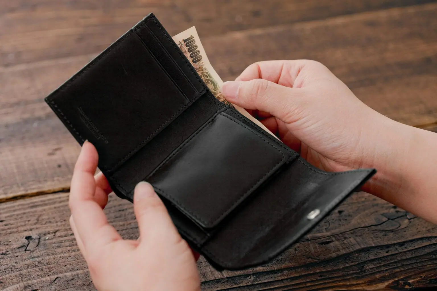 三つ折り財布 | ビジネスレザーファクトリー