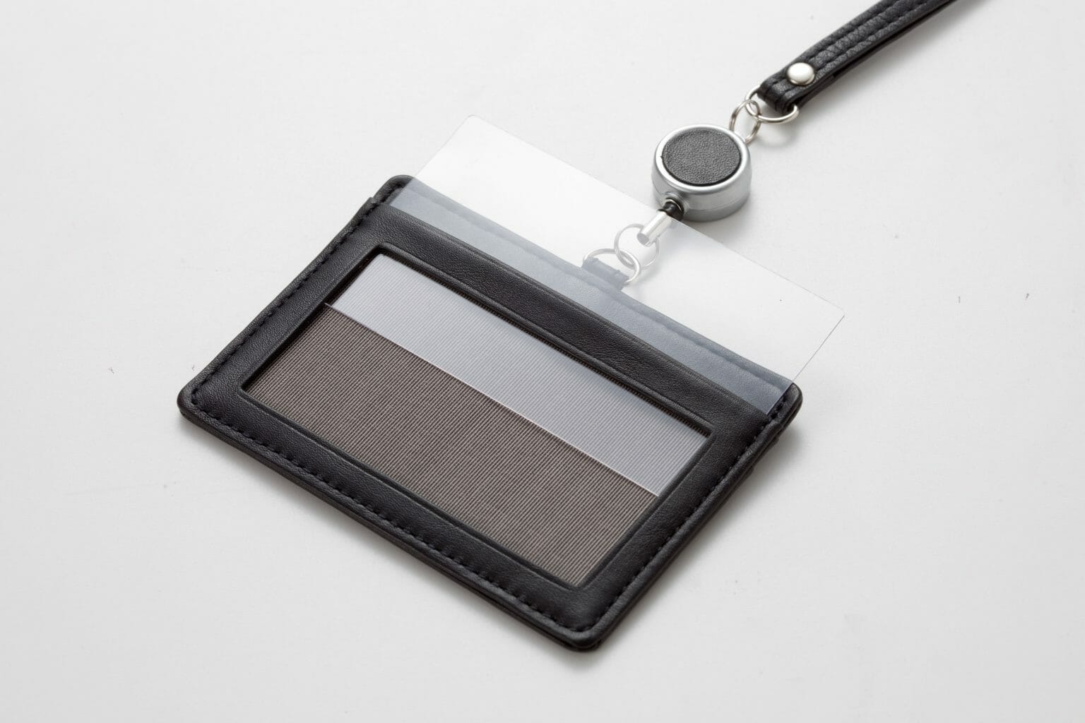 IDカードホルダー(リール付きストラップ) ビジネスレザーファクトリー